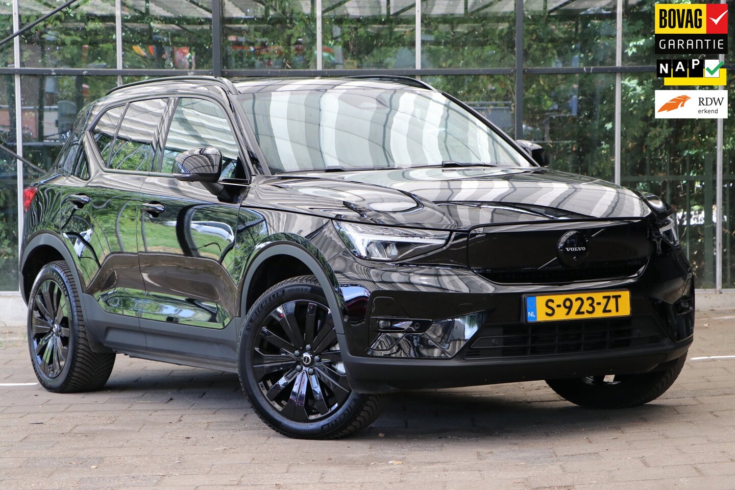 Volvo XC40 - Recharge Ultimate 70 kWh Pano / Trekhaak / 360 / All-in prijs! / 12mnd Bovag garantie! - AutoWereld.nl