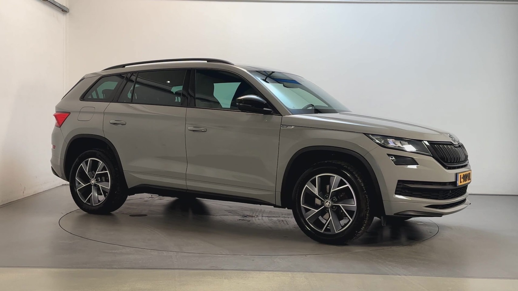Skoda Kodiaq - 1.5 TSI Sportline Business 7-pers. Virtual Cockpit Camera Stoelverwarming Alcantara - AutoWereld.nl