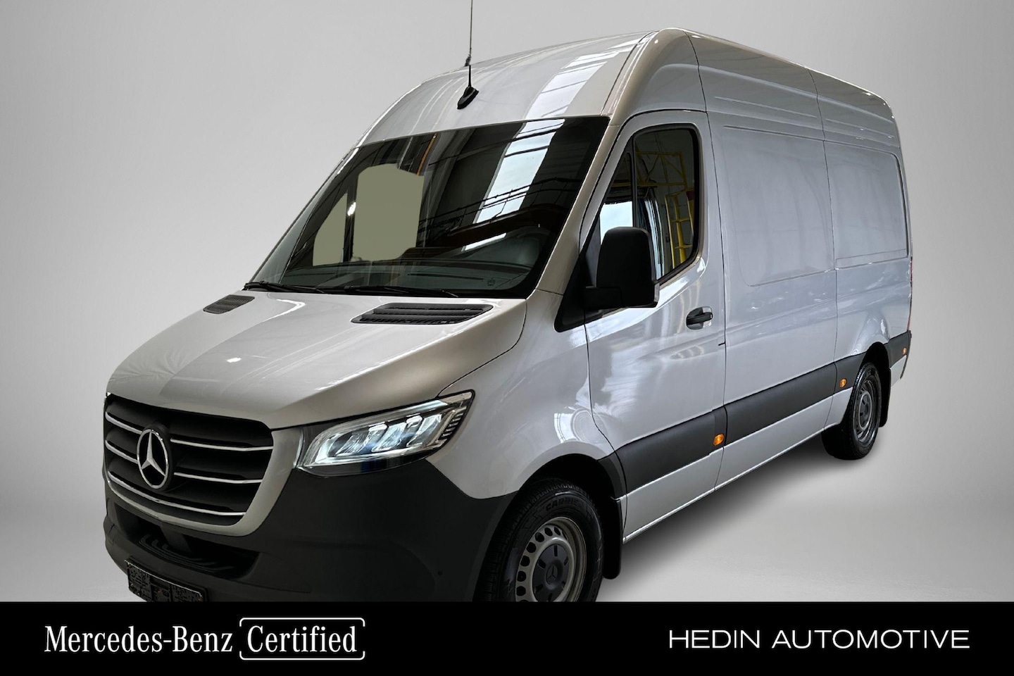 Mercedes-Benz Sprinter - 317 Diesel L2/H2 Automaat RWD | LED | Stoelverwarming | Airco | Parkpilot | Cruise Control - AutoWereld.nl