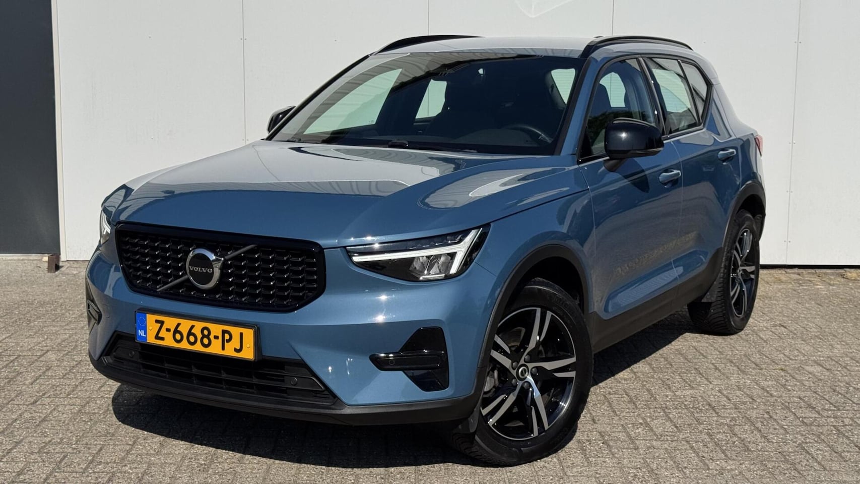 Volvo XC40 - 2.0 B4 Plus Dark|blis|el.bed.st|sto/stu.verw|Pas V/A|trekh. - AutoWereld.nl