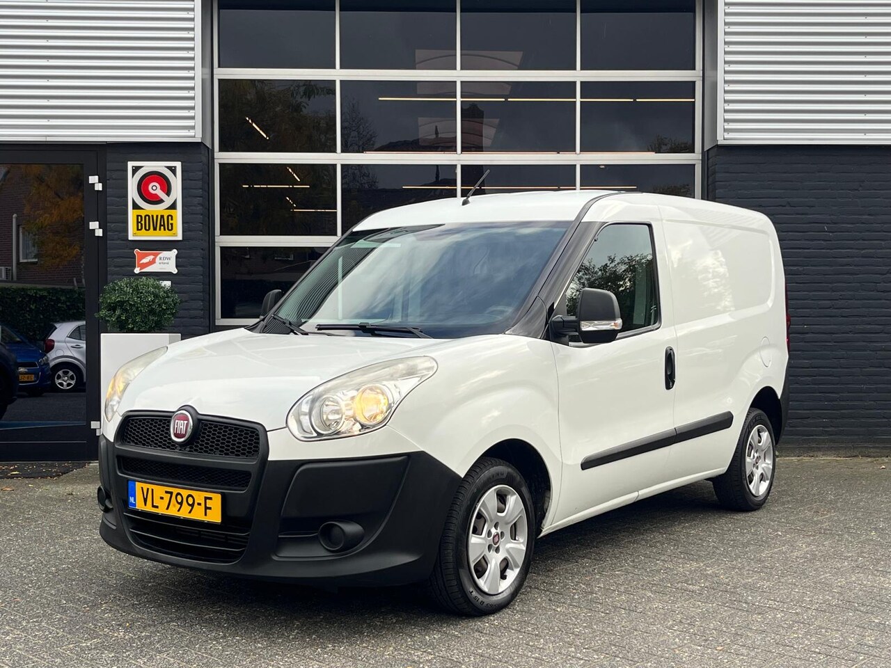 Fiat Doblò Cargo - 1.3 MultiJet Actual 1.3 MultiJet Actual, Airco, Bluetooth, Trekhaak, Radio, NAP - AutoWereld.nl