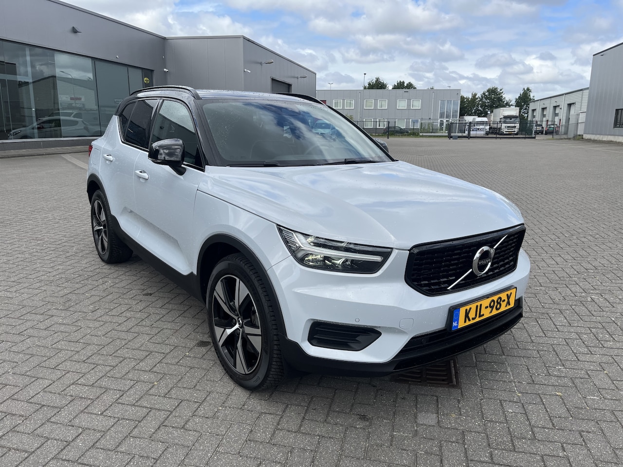 Volvo XC40 - 1.5 T4 Recharge R-Design 210 pk Panorama - AutoWereld.nl