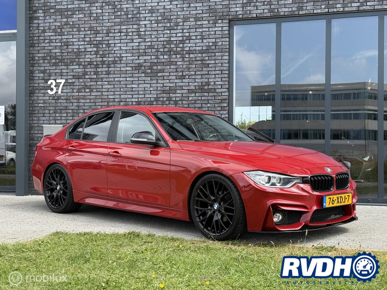 BMW M3 - 3-serie 320i uitgevoerd|Climate|Navi|PDC - AutoWereld.nl