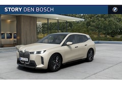 BMW iX - xDrive60 M Sport / Panoramadak Sky Lounge / Trekhaak / Parking Assistant Professional / So