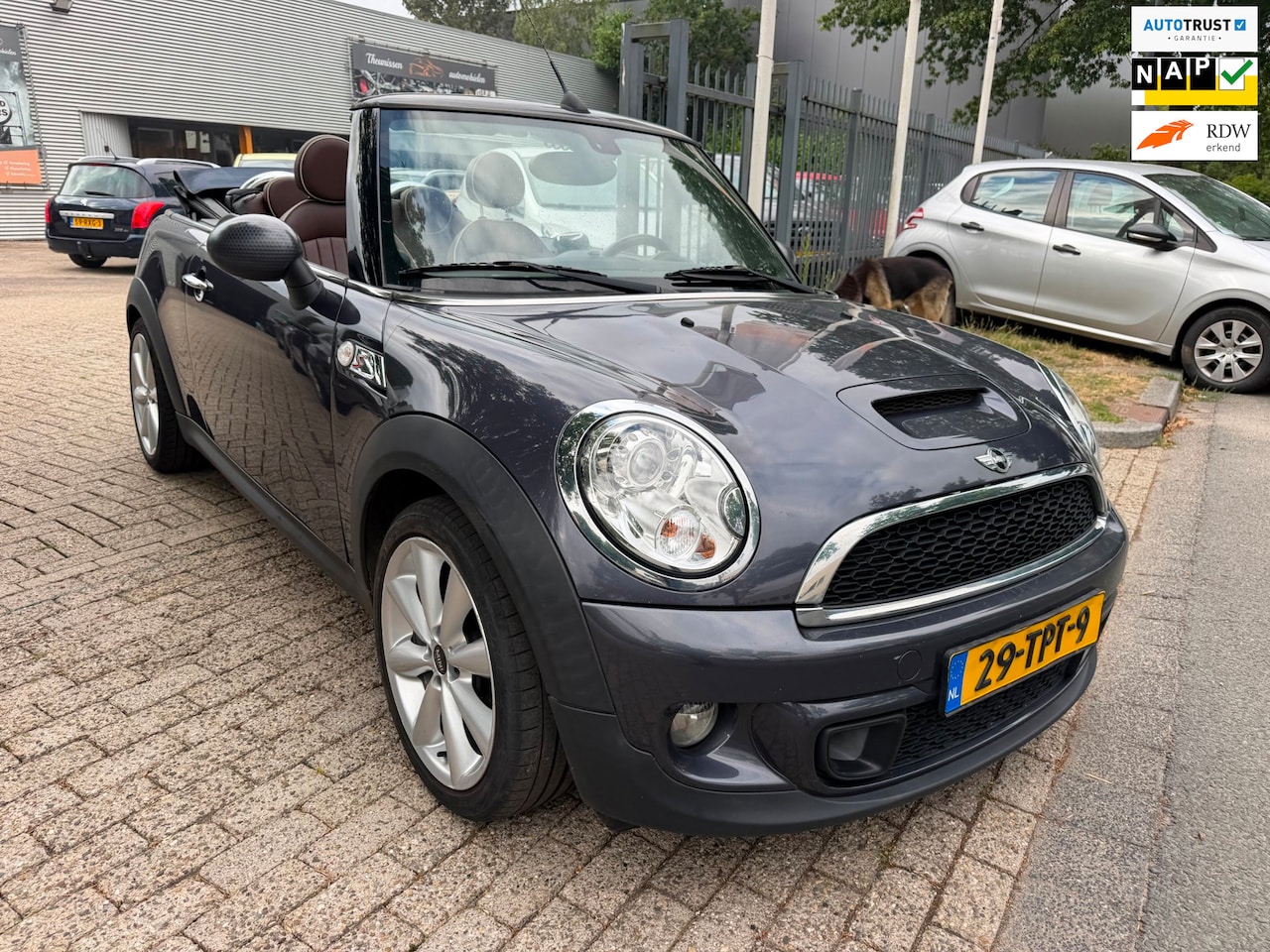 MINI Cabrio - 1.6 Cooper S Chili automaat, 2012 168.200 km nwe apk, 1e eigenaar, nette auto , rijd perfe - AutoWereld.nl