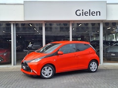 Toyota Aygo - 1.0 VVT-i 69pk 5D x-sport | 2e eigenaar, Lichtmetalen velgen, Parkeercamera, Privacy glass