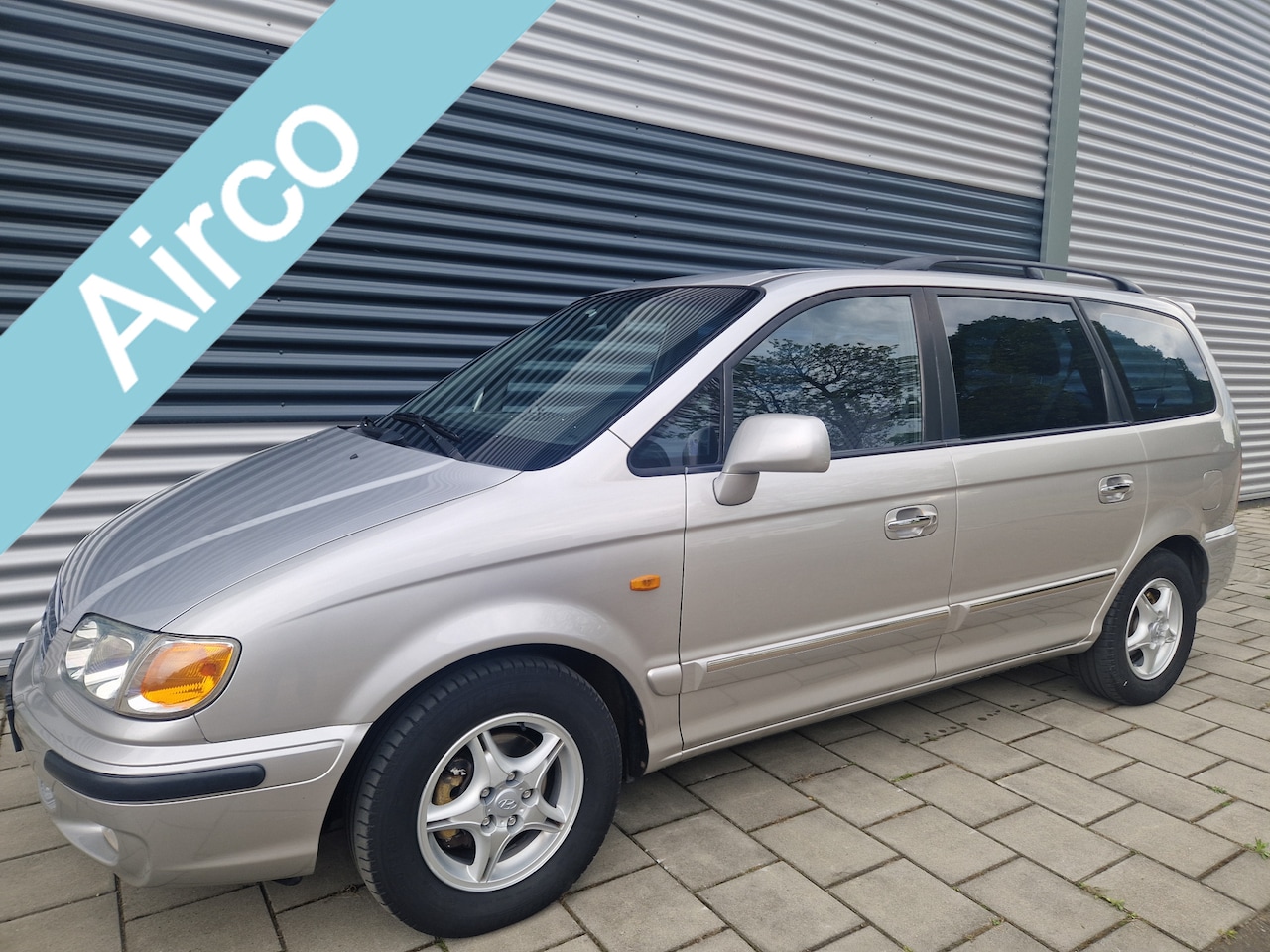 Hyundai Trajet - 2.0i-16V Silver Edition 7 persoons , climatronic, trekhaak complete onderhoudshistorie - AutoWereld.nl