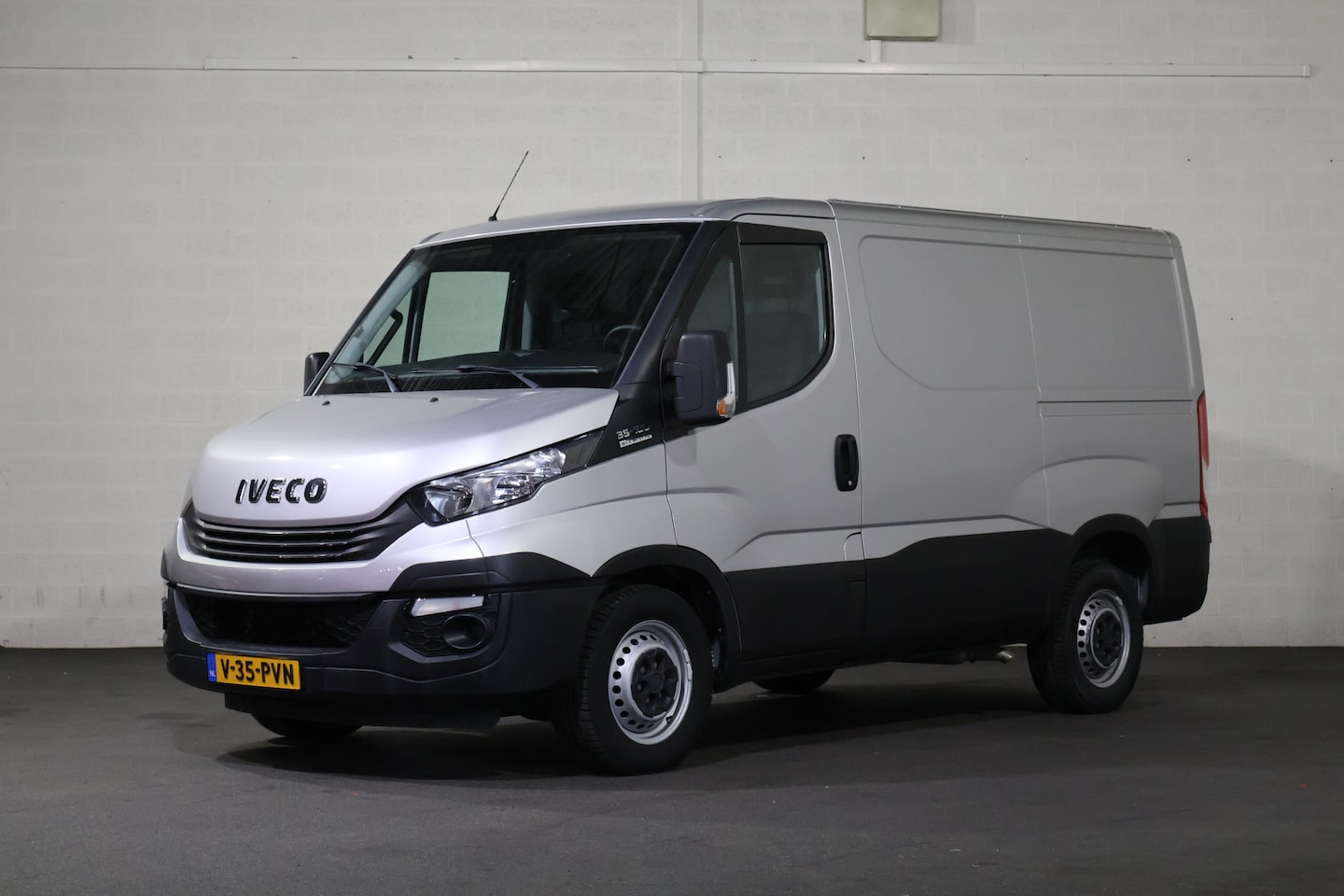 Iveco Daily - 35S18 3.0 Hi-Matic Automaat 3.5T Trekhaak (Wordt verwacht) - AutoWereld.nl