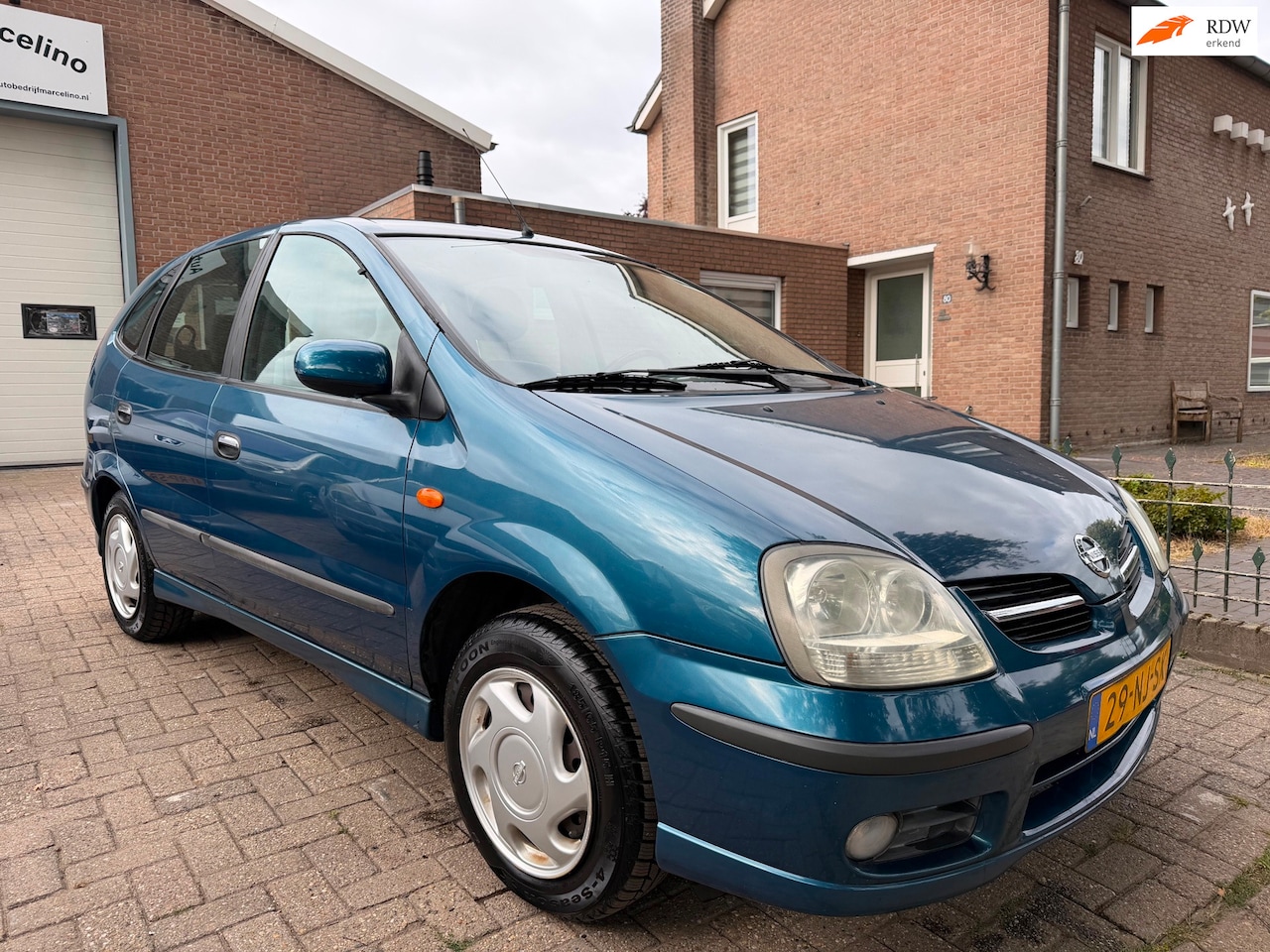 Nissan Almera Tino - 1.8 1.8 - AutoWereld.nl