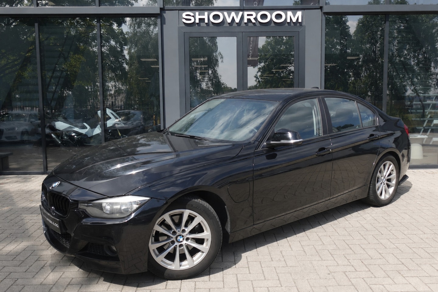 BMW 3-serie - 330e Essential NAVI LED CAMERA - AutoWereld.nl