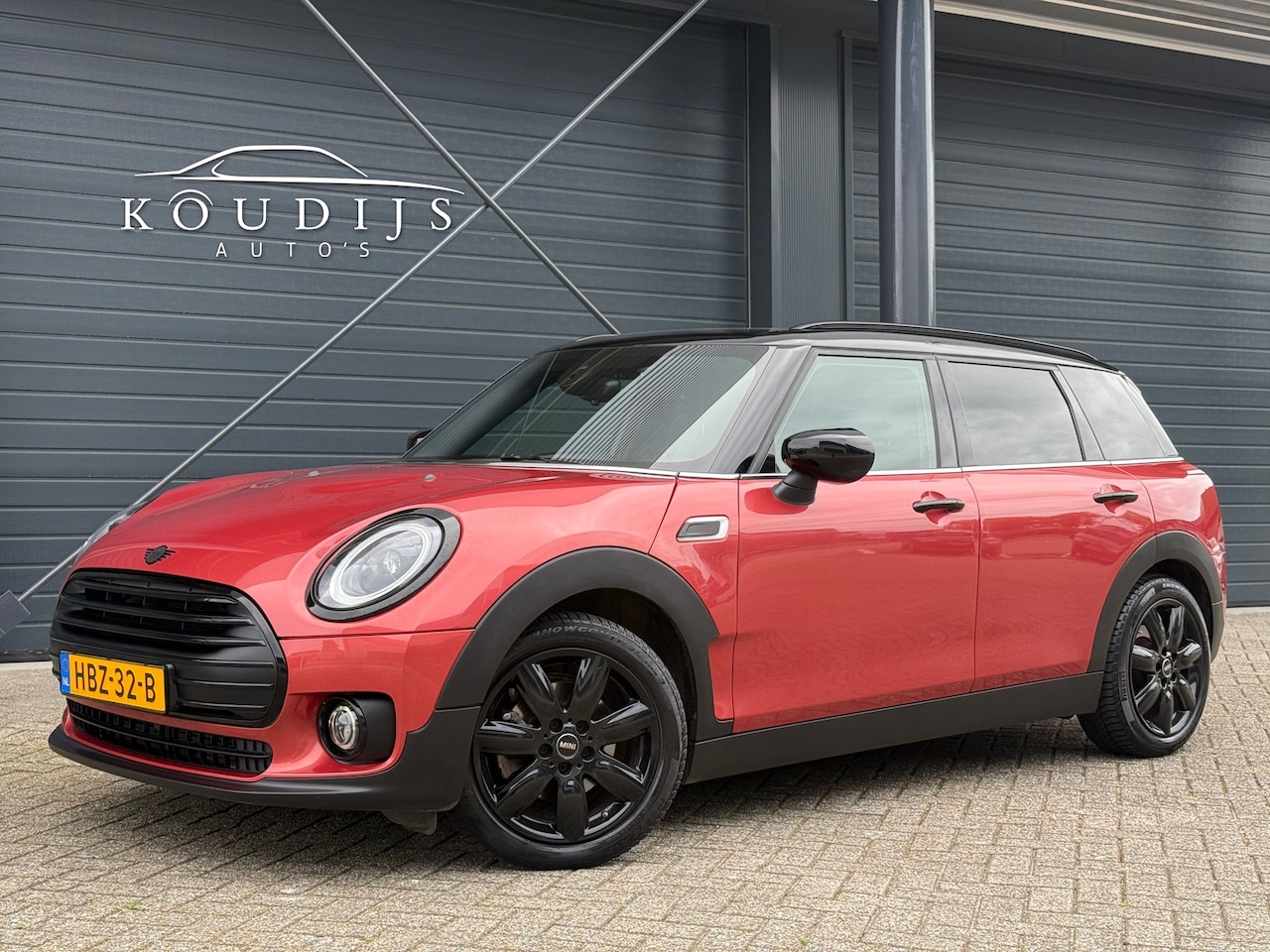MINI Clubman - 1.5 Cooper Essential, Leder, Comfort pack, Excitement pack, Stoel/stuur verwarming - AutoWereld.nl