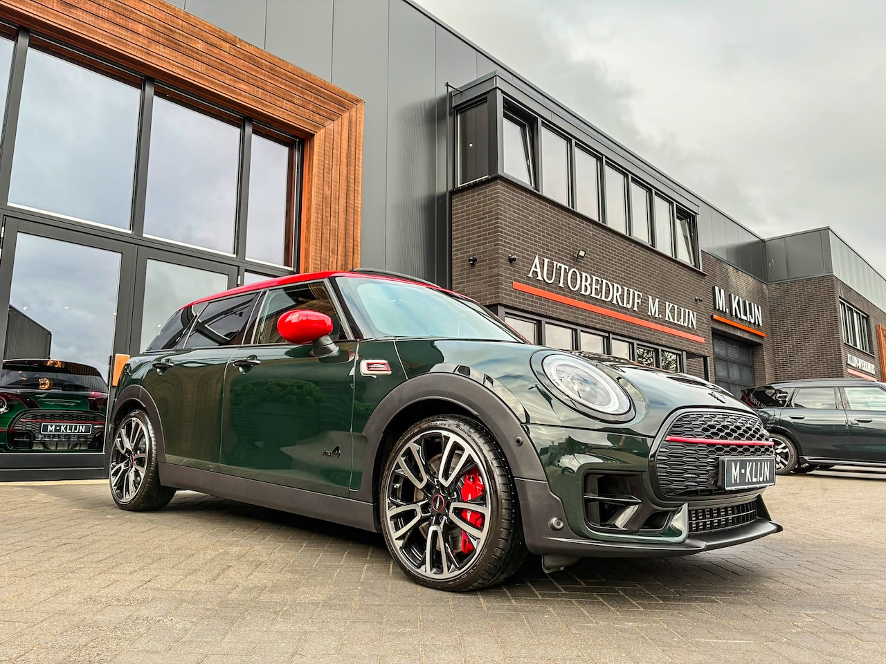 MINI Clubman - 2.0 JCW ALL4 John Cooper Works F1 aut 306pk Rebelgreen/Pano/Camera/Hk/19"Jcw/Bomvol - AutoWereld.nl