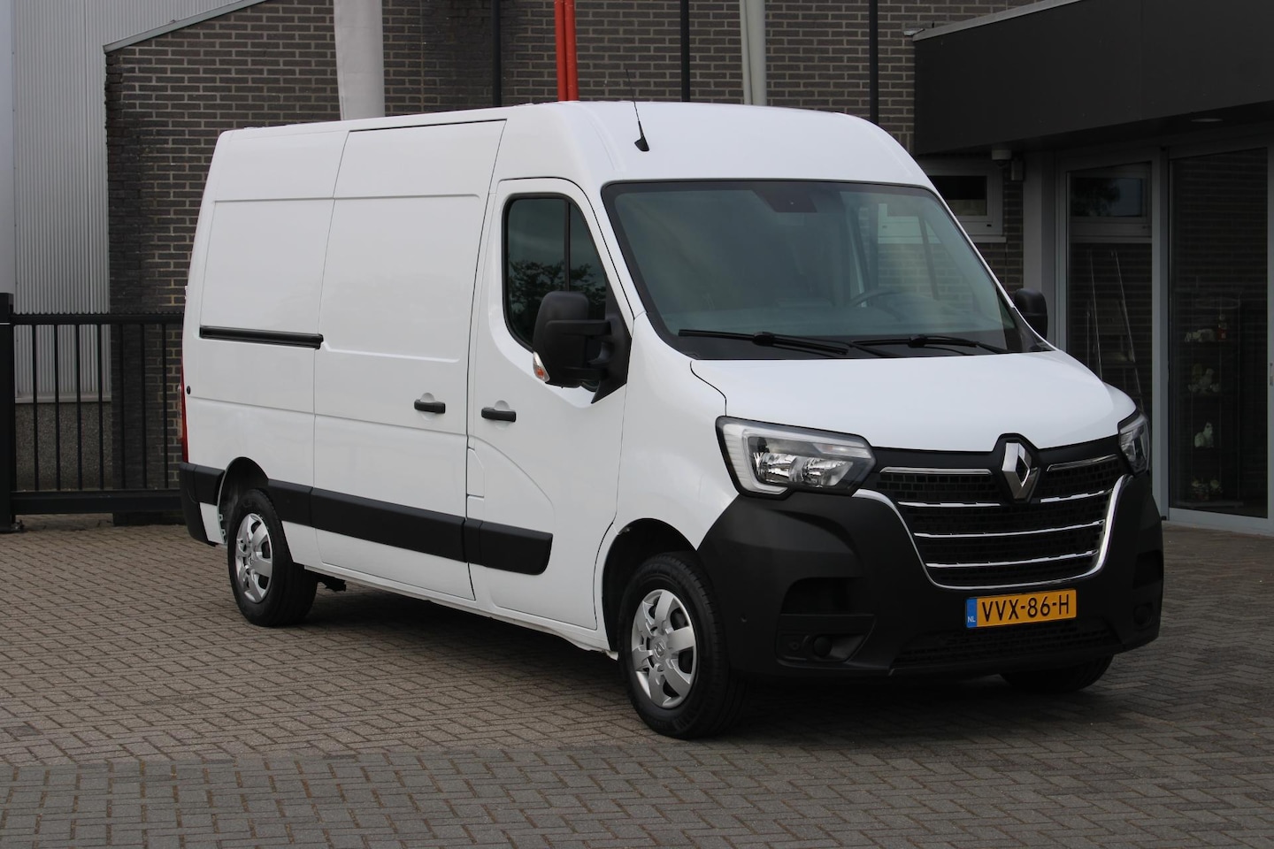 Renault Master - T35 2.3 dCi 150 L2H2 Energy Work Edition Trekhaak/Camera/Navigatie - AutoWereld.nl