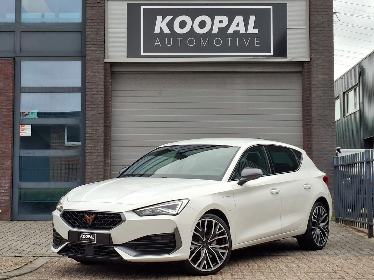 CUPRA Leon - 1.4 e-Hybrid VZ Adrenaline | Matrix LED | Camera | ACC - AutoWereld.nl