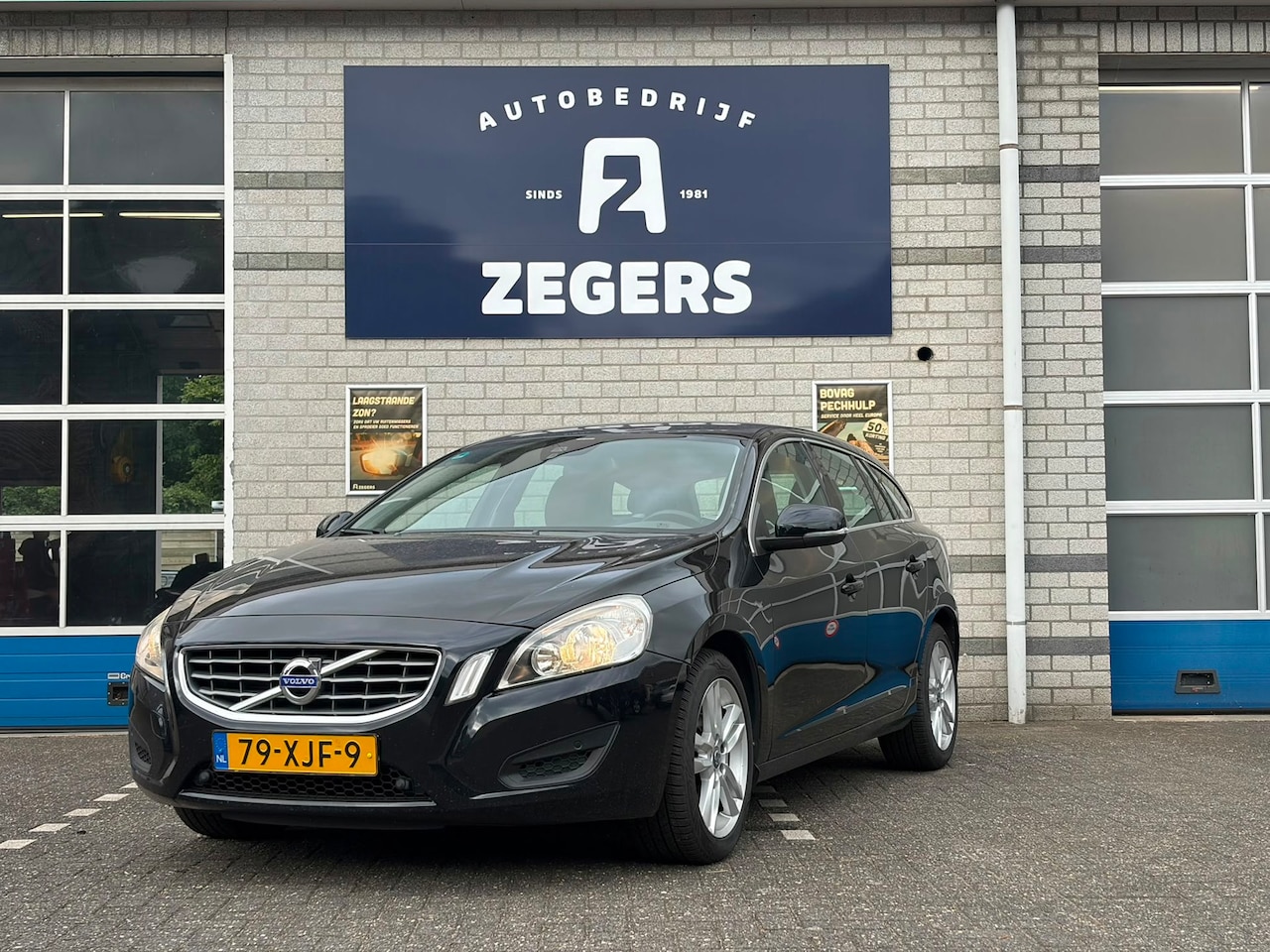Volvo V60 - 1.6 T3 Momentum 1.6 T3 Momentum - AutoWereld.nl