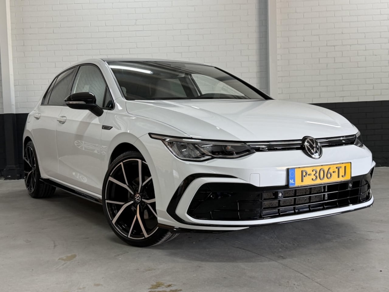 Volkswagen Golf - 1.5 eTSI 2x R-Line!! Pano, iQ Drive, Stuurvw - AutoWereld.nl
