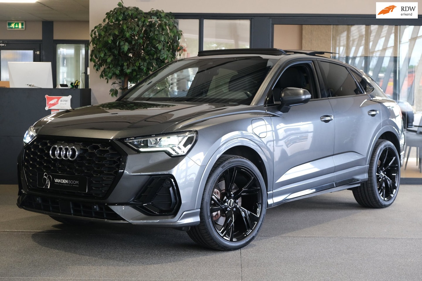 Audi Q3 Sportback - 45 TFSI e 2x S-line 245PK Pano Matrix Led Cam Volleder - AutoWereld.nl