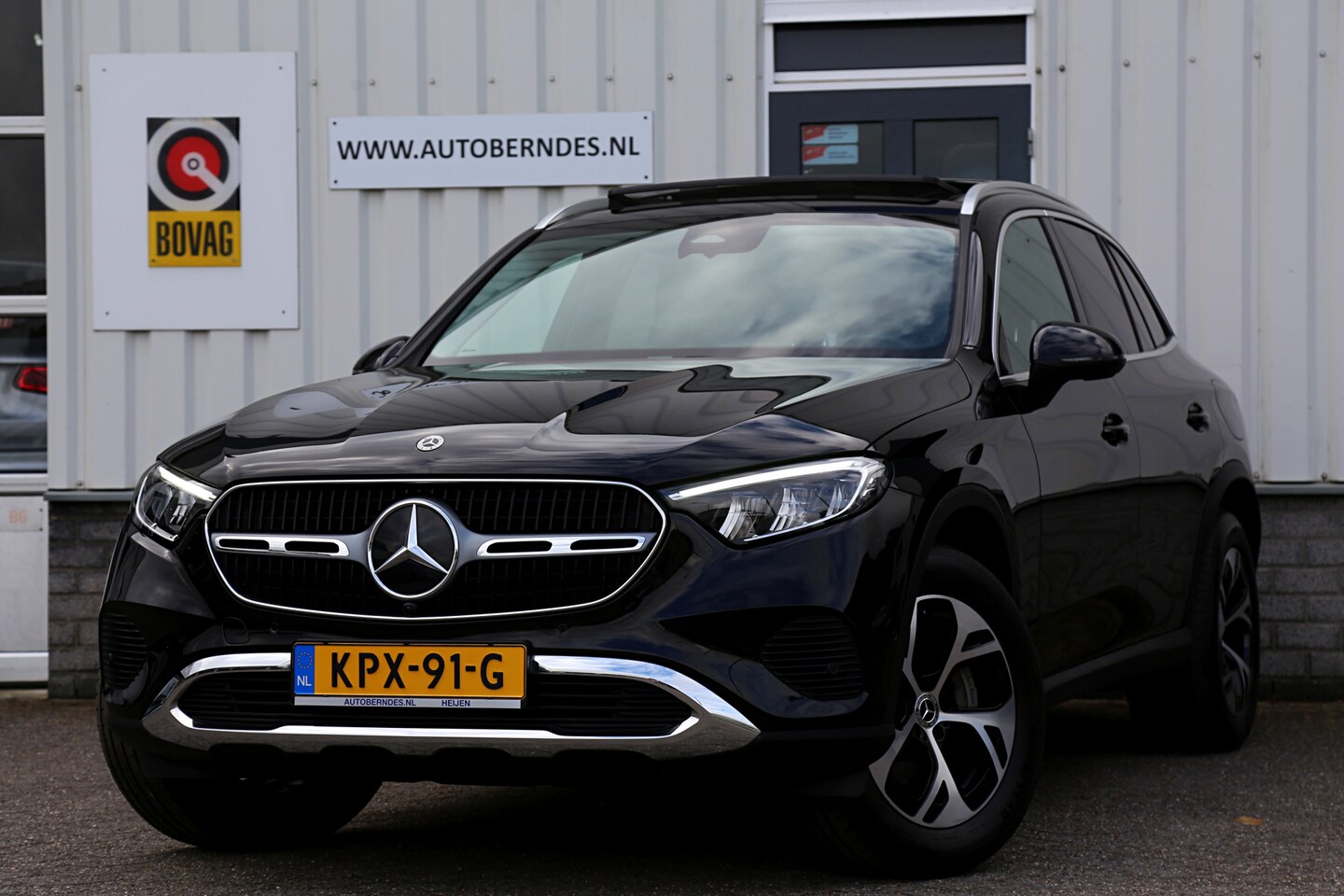 Mercedes-Benz GLC-klasse - 300e 4MATIC Plug in*Perfect MB Onderh.*Luchtvering/Pano/Elek. Trekhaak/Snellader/Burmester - AutoWereld.nl