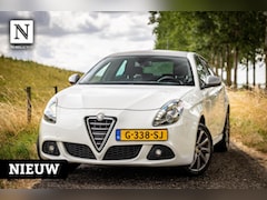 Alfa Romeo Giulietta - 1.4 T Distinctive | PDC | Trekhaak