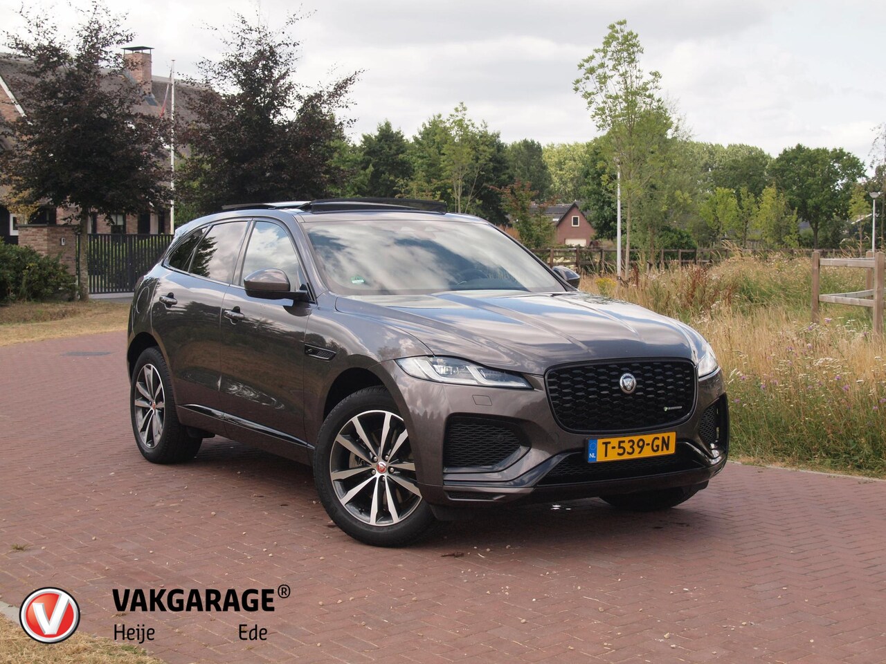 Jaguar F-Pace - 2.0 P400e PHEV SE R-Dynamic | Panoramadak | Camera | NL-Auto | - AutoWereld.nl