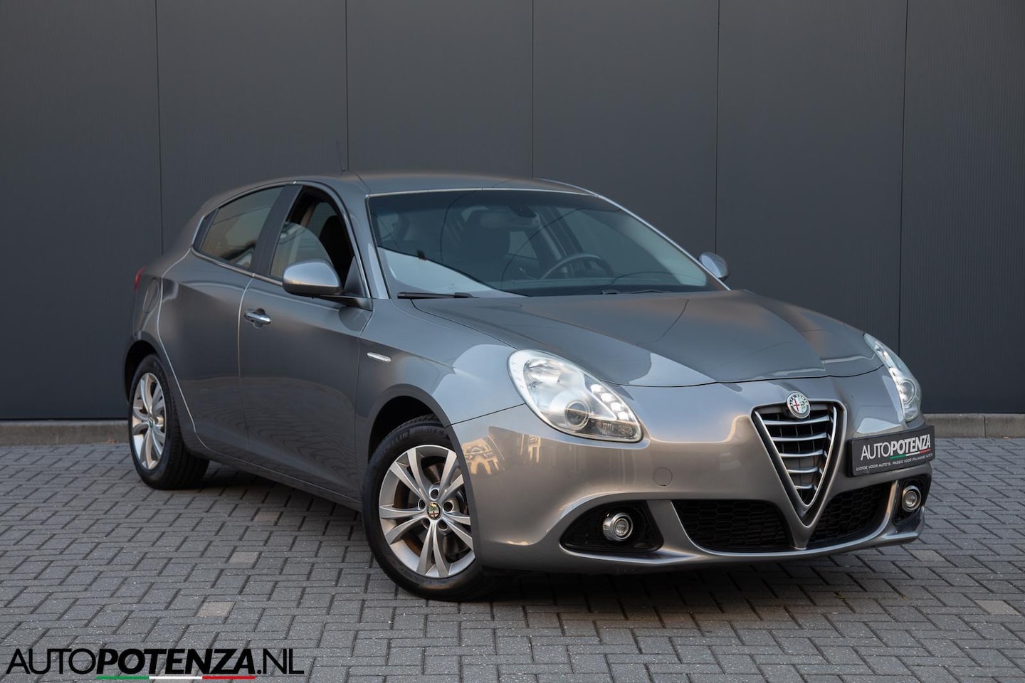 Alfa Romeo Giulietta - 1.4 T TCT Automaat PDC Cruise NAP 2014 - AutoWereld.nl