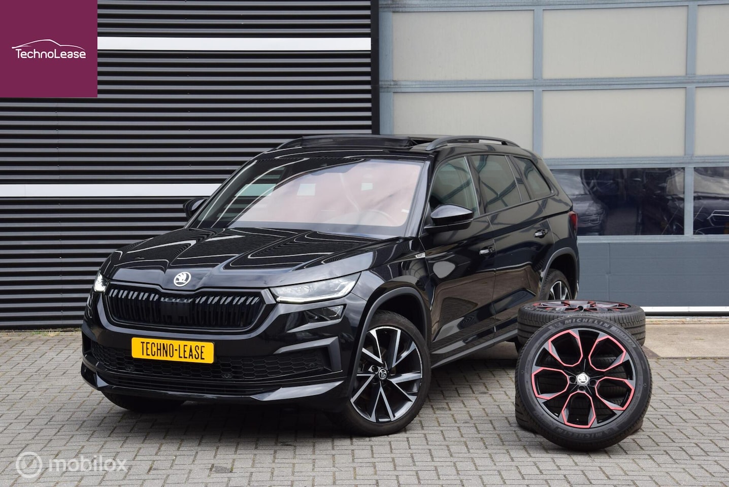 Skoda Kodiaq - 1.5 TSI Sportline Business Xtreme 20 inch Panorama Leder zomer én winterset - AutoWereld.nl