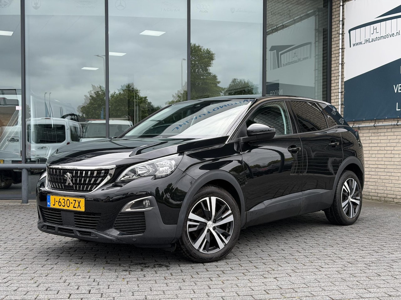 Peugeot 3008 - 1.2 *130PK*CARPLAY*ECC*CRUISE*NAVI*CAMERA* - AutoWereld.nl