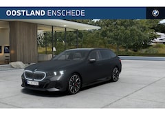 BMW 5-serie Touring - 530e M Sport Automaat / Panoramadak / Trekhaak / Comfortstoelen / Parking Assistant Profes