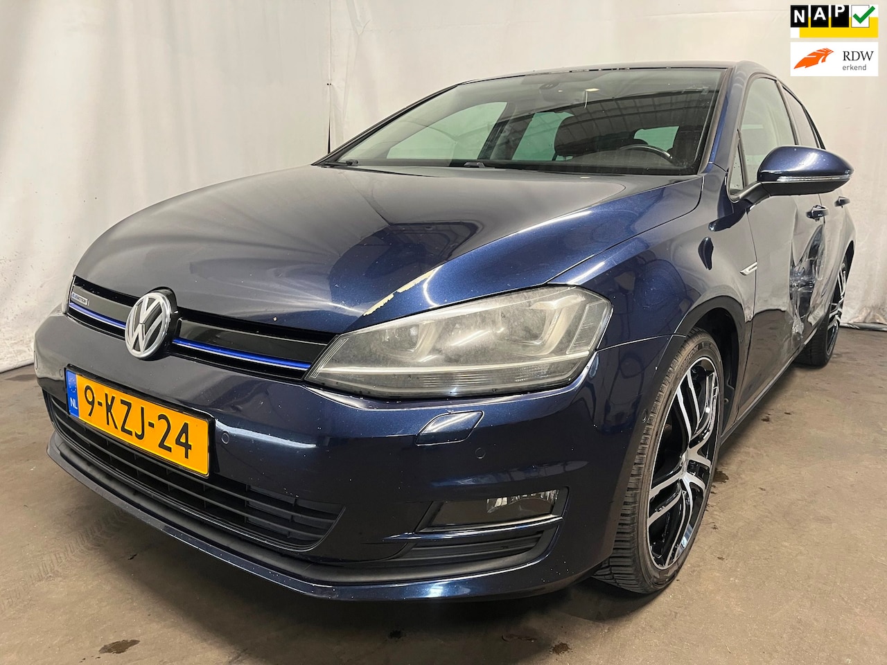 Volkswagen Golf - 1.6 TDI Highline BlueMotion - Linker zijschade - Schade - AutoWereld.nl