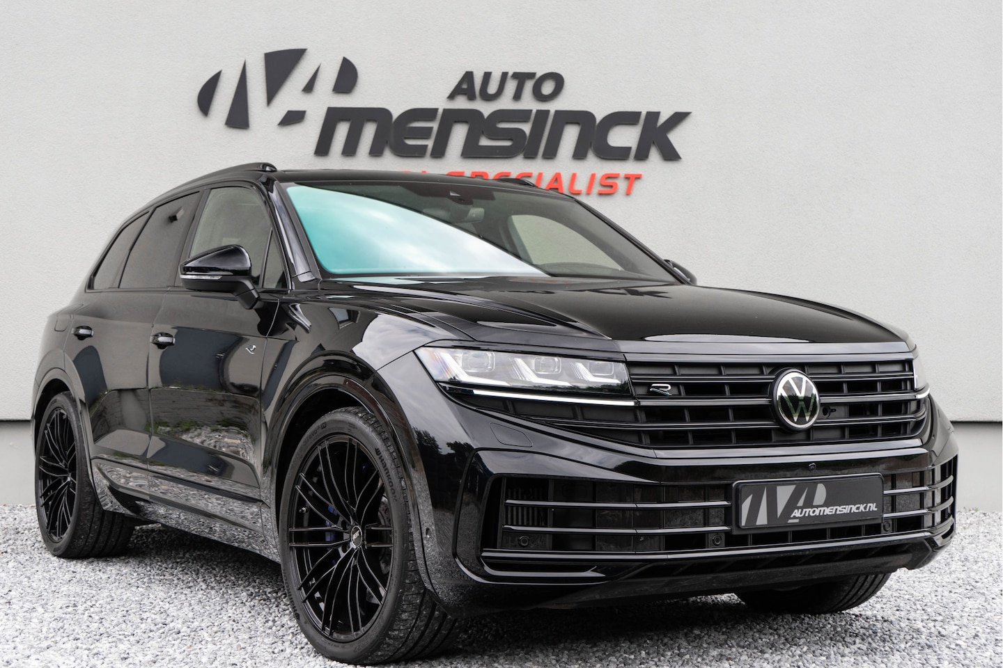 Volkswagen Touareg - 3.0 TSI eHybrid 4MOTION R / Puglia/ Standkachel/ Luchtvering/ Adaptive Cruise Control/ Pan - AutoWereld.nl