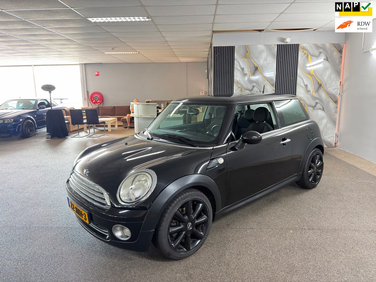 MINI 3-Deurs - 1.6 Cooper Pepper Apk Nieuw,Airco,N.A.P,Lm velgen,Bluetooth,E-Ramen,2 sleutels+boekjes!! - AutoWereld.nl