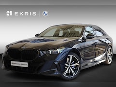 BMW 5-serie - Sedan 530e | M Sportpakket Pro | Panoramadak | Driving Assistant Plus | Stoelverwarming |