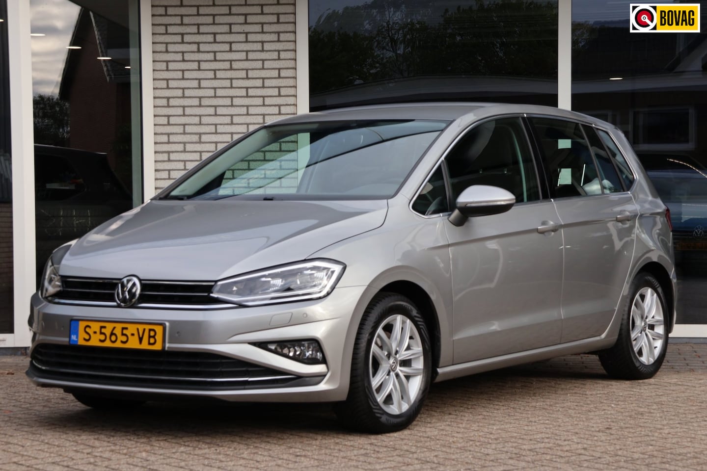 Volkswagen Golf Sportsvan - 1.5 TSI Highline AUTOMAAT Leer Trekhaak Carplay - AutoWereld.nl