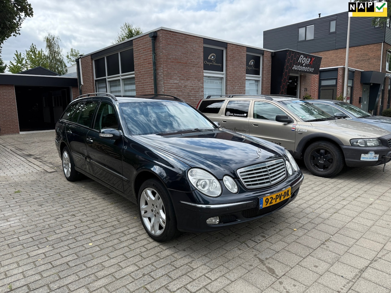 Mercedes-Benz E-klasse Combi - 240 Elegance 7 PERSOONS - LEDER - MEENEEMPRIJS. - AutoWereld.nl