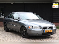Volvo S60 - 2.4 Kinetic Navigatie/Parkeersensor/Leer/Stoelverwarming/Trekhaak