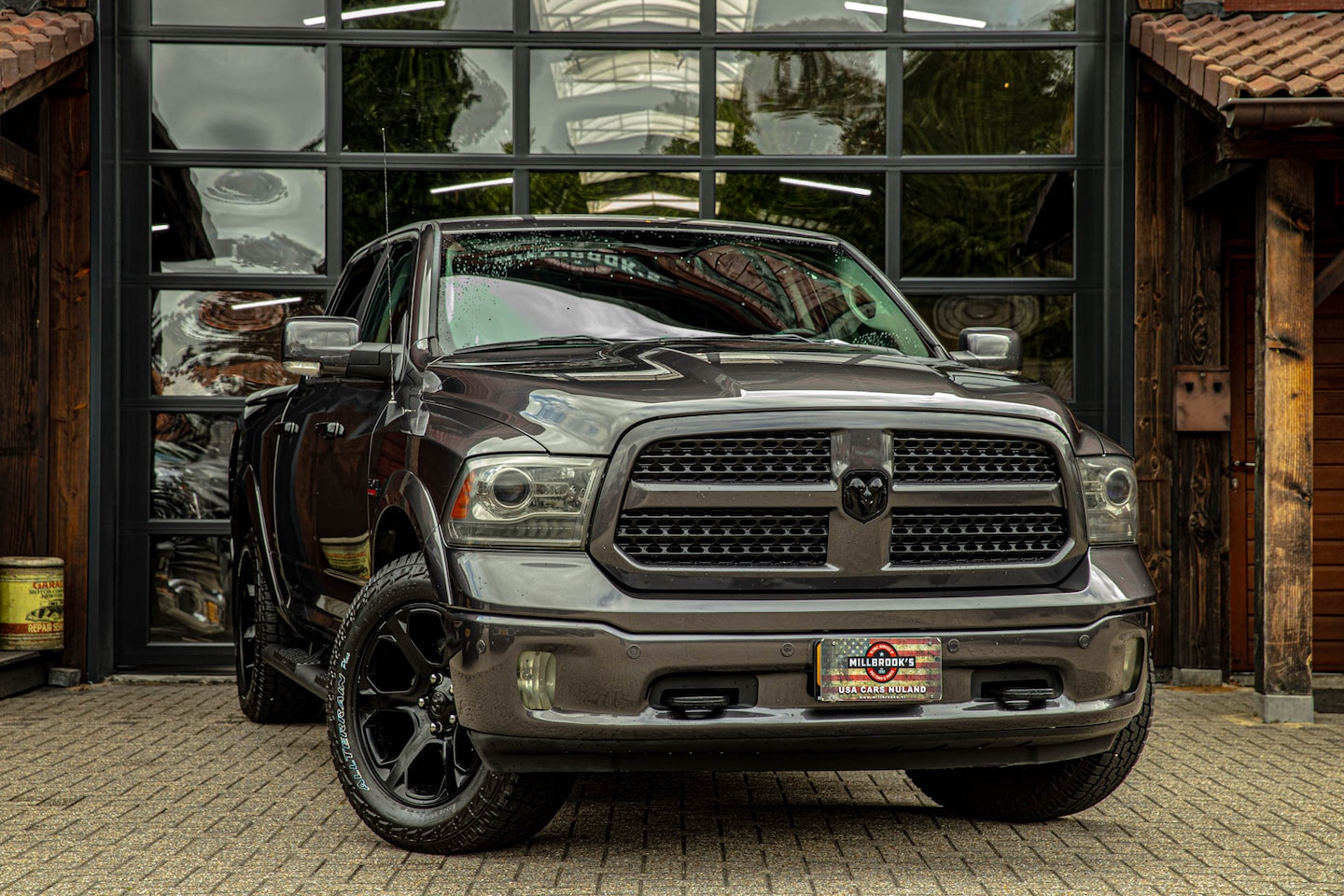Dodge Ram 1500 - classic 5.7 V8 Laramie | !! Marge !! | luchtvering | 2500 km rijbereik | Stoel verk | - AutoWereld.nl