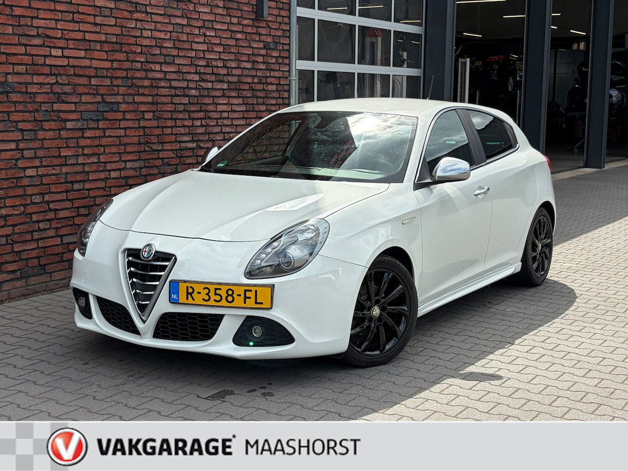 Alfa Romeo Giulietta - 1.4 T Distinctive ClimateControl/Airco/Cruise - AutoWereld.nl