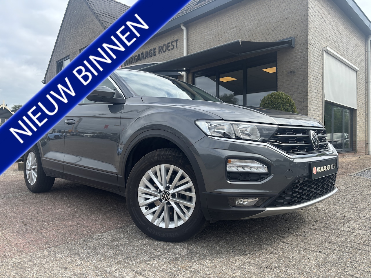 Volkswagen T-Roc - 1.5 TSI Style Automaat Camera / Carplay / Keyless - AutoWereld.nl
