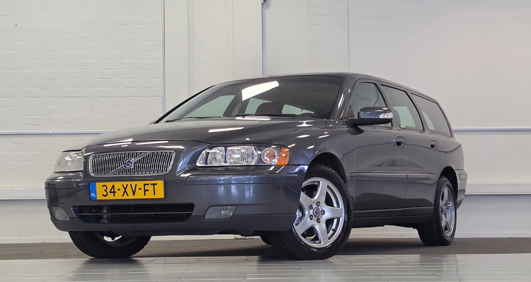 Volvo V70 - 2.4 Edition 2e Eigenaar 100% onderhouden Parkeerhulp Garantie - AutoWereld.nl