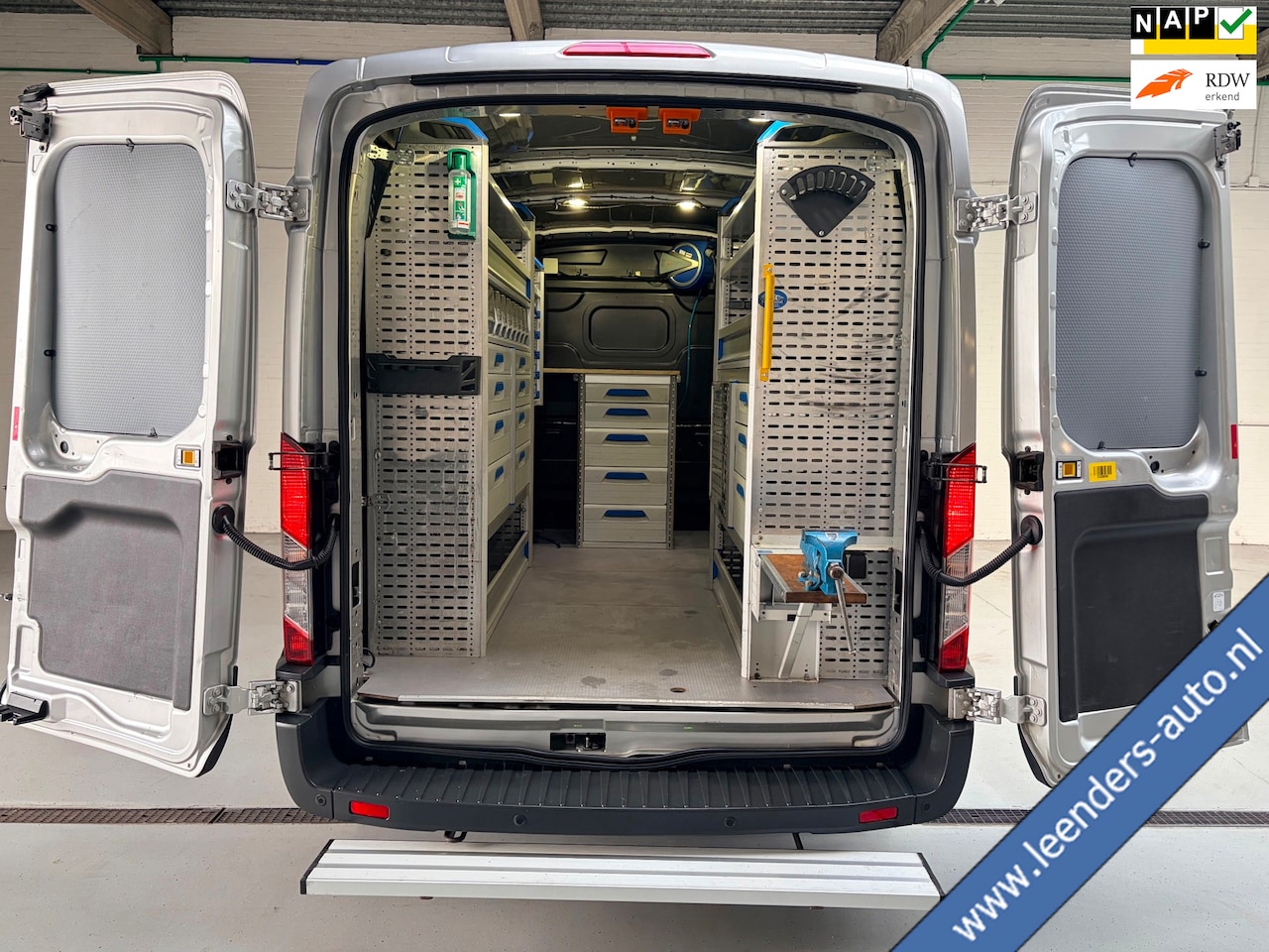 Ford Transit - Servicewagen 350 2.0 TDCI 131PK euro6 L2H2 3Persoons Trend 3Persoons, Sortimo werkplaats i - AutoWereld.nl