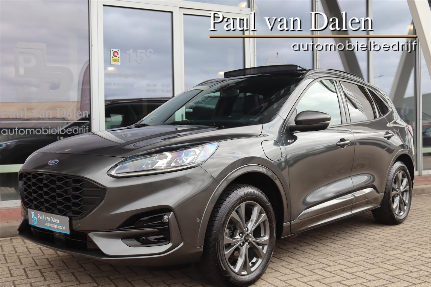 Ford Kuga - 2.5 PHEV 225PK AUTOMAAT ST-LINE X Panodak | Trekhaak | Navi | Winter/Driver Pack | Camera - AutoWereld.nl
