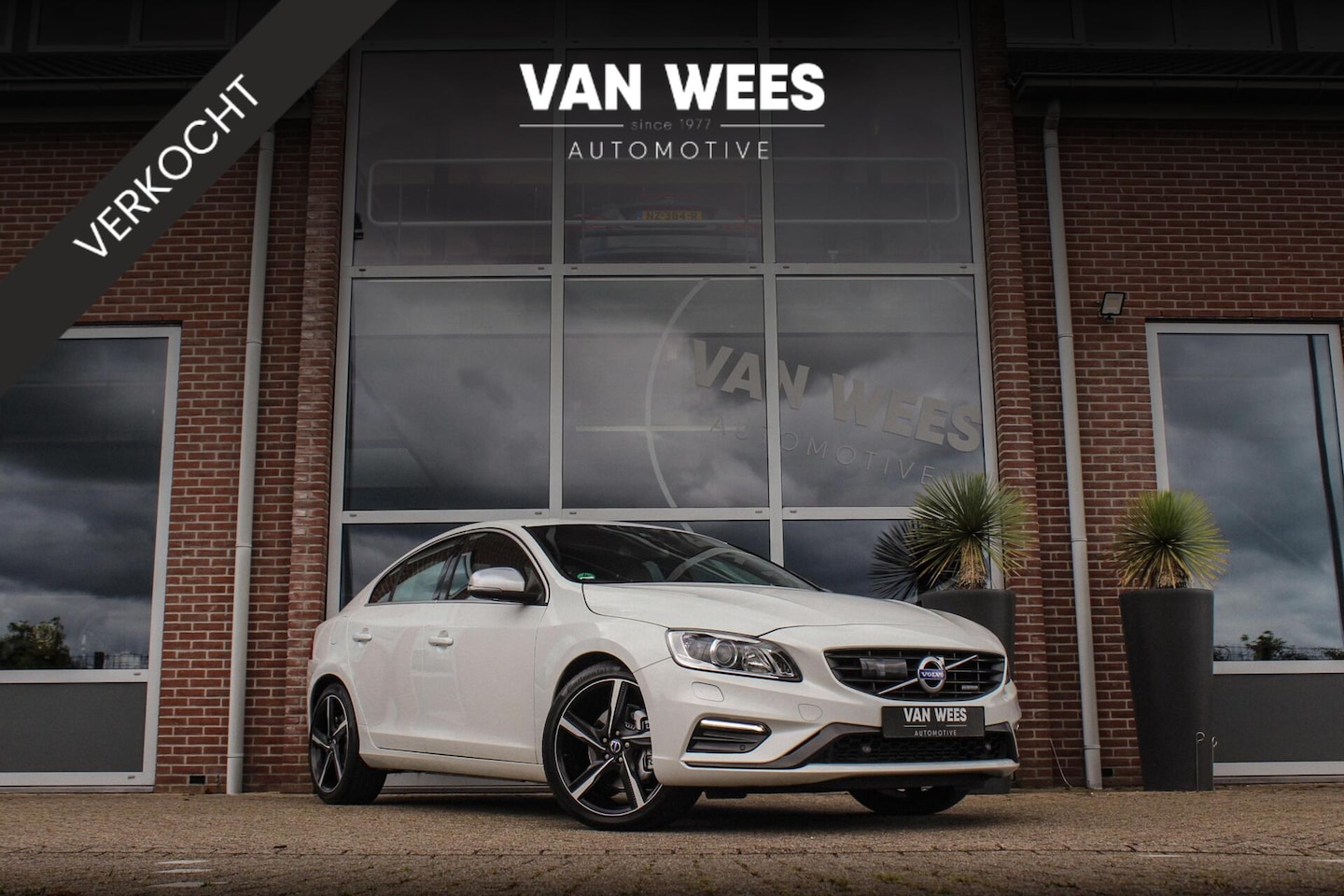 Volvo S60 - 3.0 T6 AWD R-Design | Adaptieve cruise control | Stoelverwarming | Memory | Navigatie | Bl - AutoWereld.nl