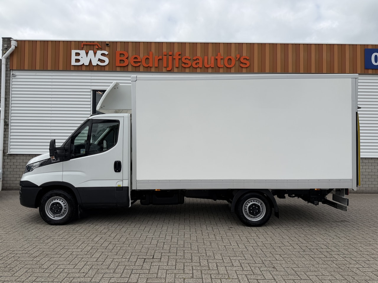 Iveco Daily - 35S14 2.3 himatic automaat / euro 6 / bpm vrij / geen tol plicht ! / lease vanaf € / bakwa - AutoWereld.nl