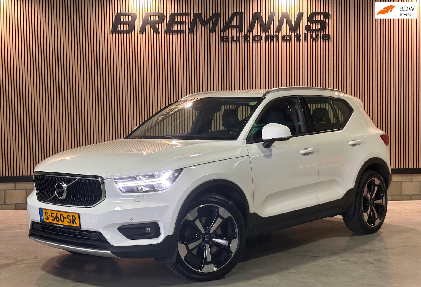 Volvo XC40 - 2.0 T4 / Automaat / CarPlay / - AutoWereld.nl