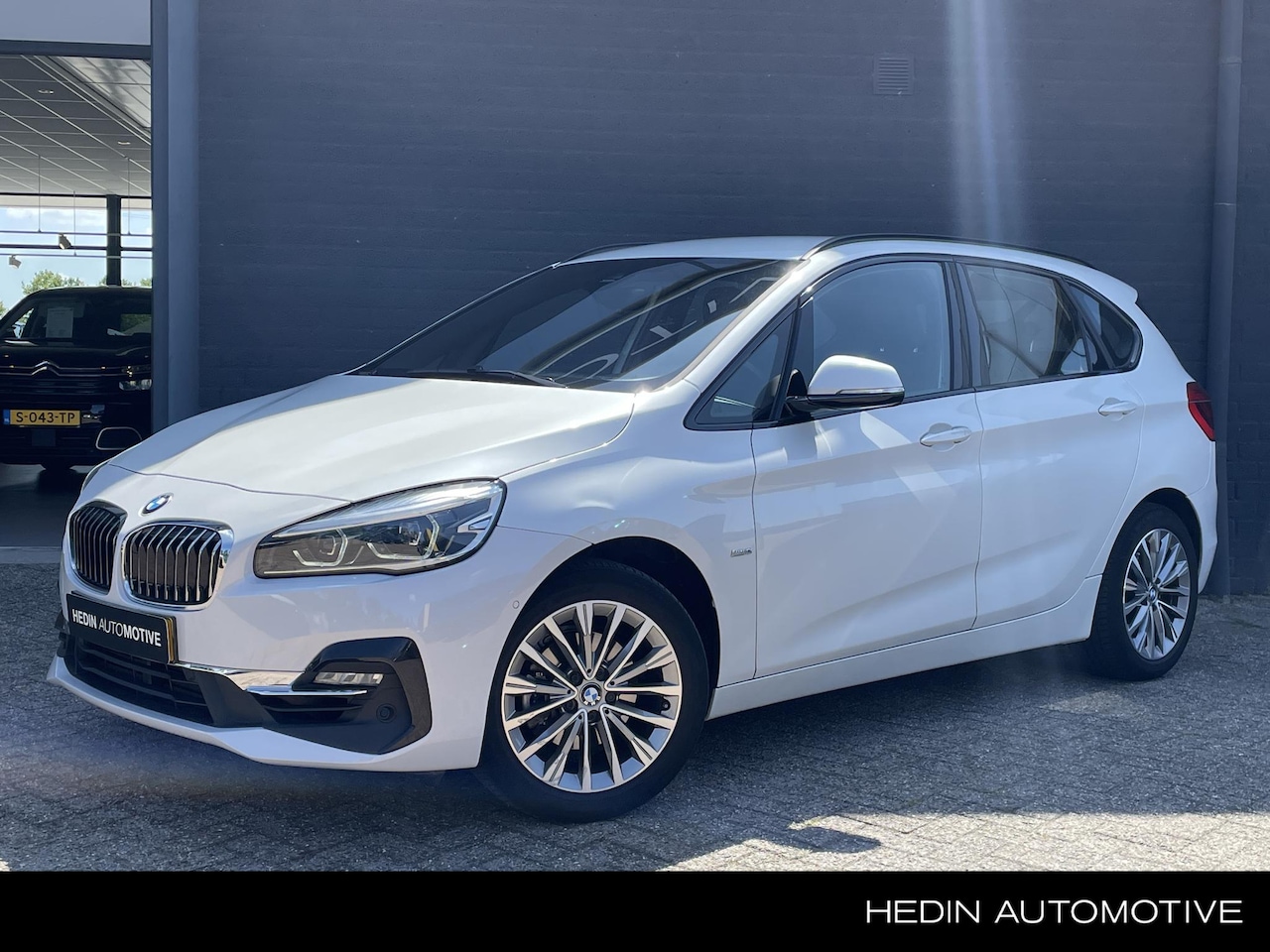 BMW 2-serie Active Tourer - 218i Executive Launch Edition NL-Auto | Leder | Navigatie | Cruise - AutoWereld.nl