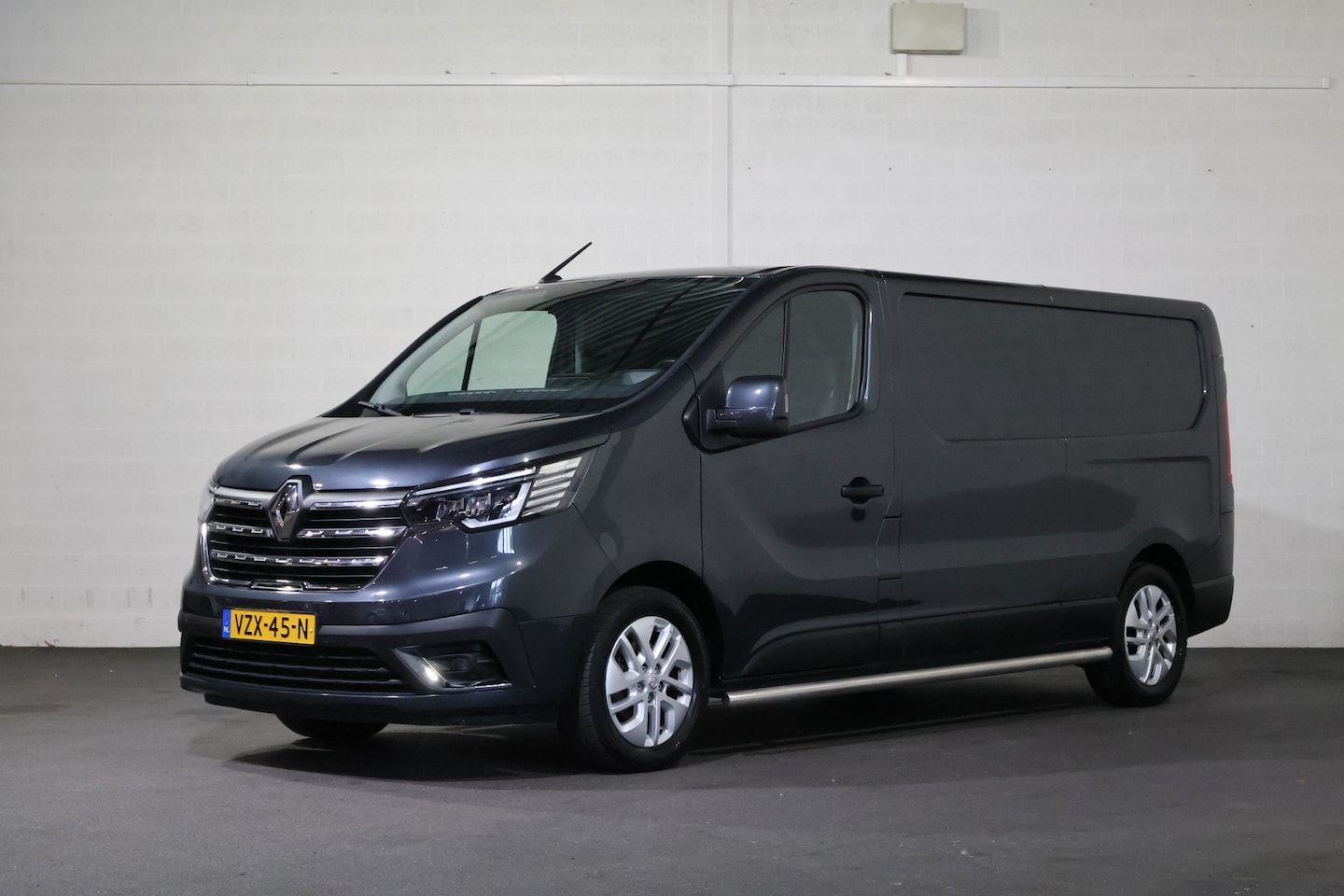 Renault Trafic - 2.0 dCi 150pk L2 H1 Work Edition Automaat - AutoWereld.nl