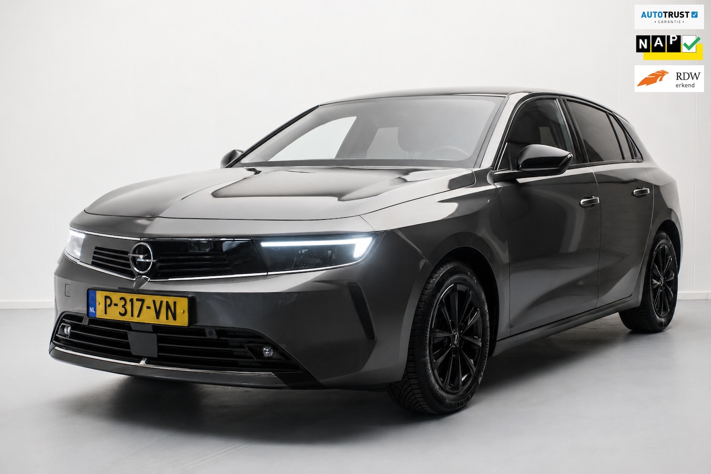 Opel Astra - 1.2 Turbo Black Edition NL-auto [ Full LED Carplay 1e Eigenaar Keyless Start Digital Dashb - AutoWereld.nl