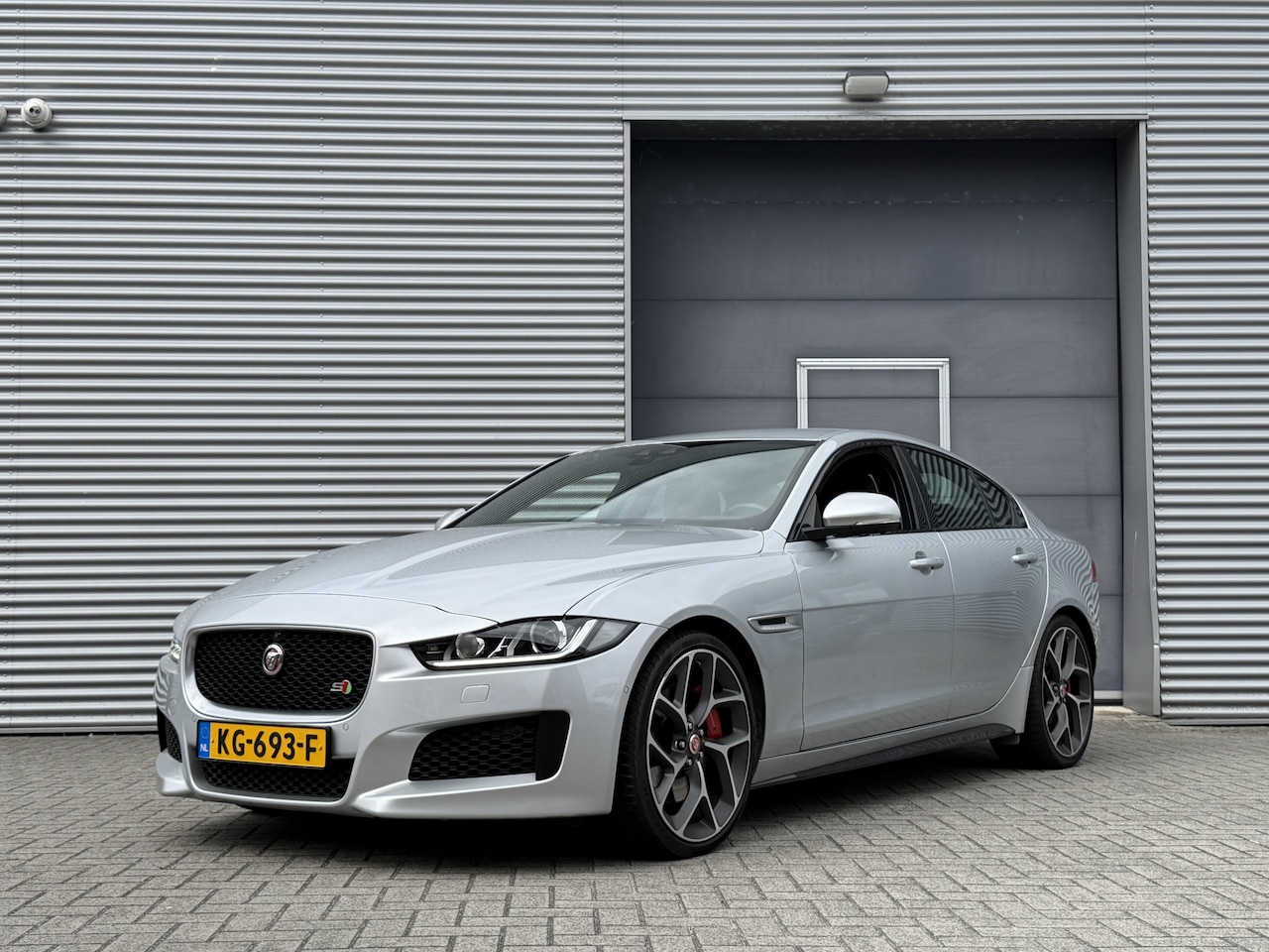 Jaguar XE - 3.0 S I 340 PK I Aut. I Leder I Navi - AutoWereld.nl