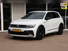 Volkswagen Tiguan - 1.5 TSI R-line Panoramadak Camera Trekhaak Virtueel dashboard