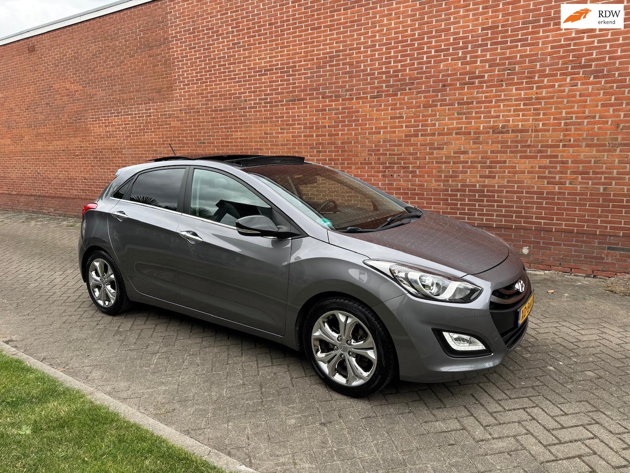Hyundai i30 - 1.6 GDI i-Catcher Navi Clima Pano Cruise Stoelverw Camera - AutoWereld.nl